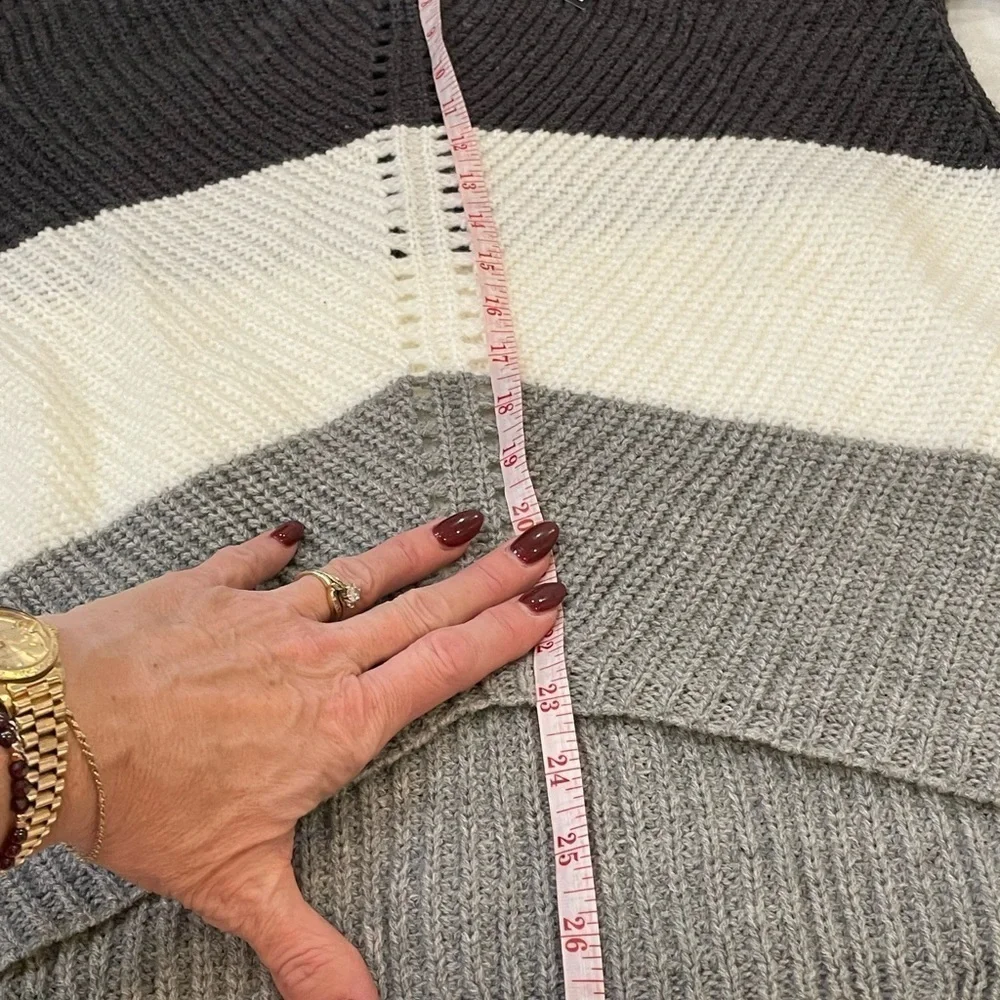 Just Polly & Esther wide strip cable knit Color Block Sweater M gray off white